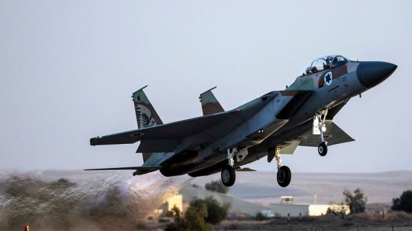 Истребители Израиля ведут огонь по "террористическим целям" в Газе