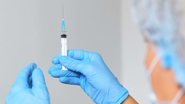 В США могут забраковать 70 млн доз вакцины от коронавируса